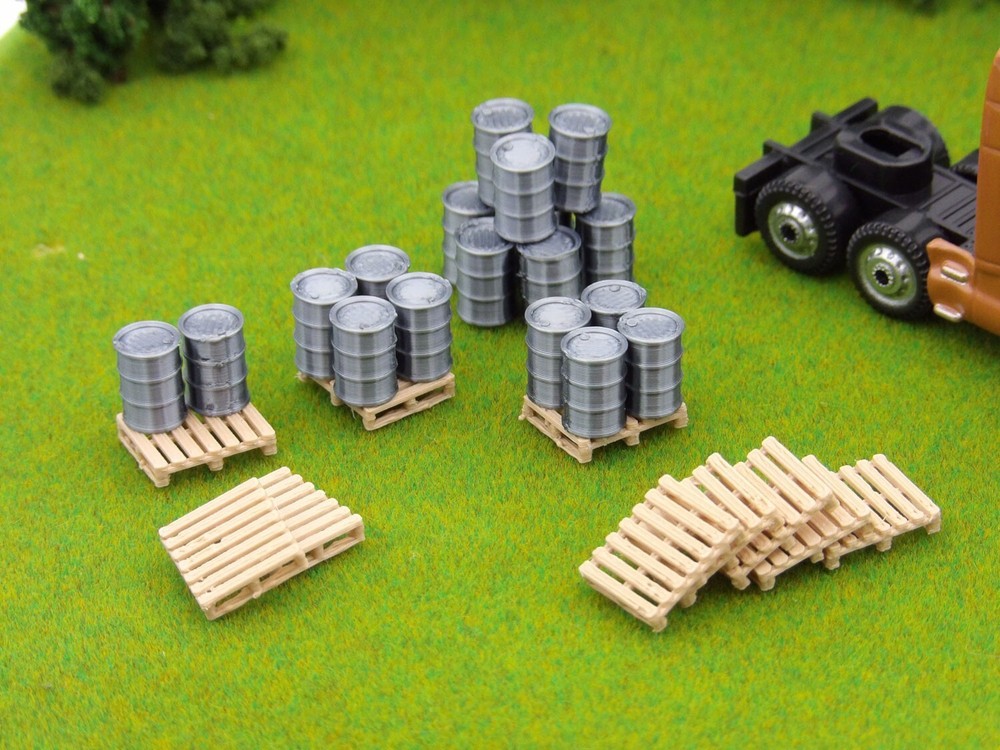 HO Scale Pallets & Drums - 20 Silver Drums & 12 Pallettes - Loading Dock