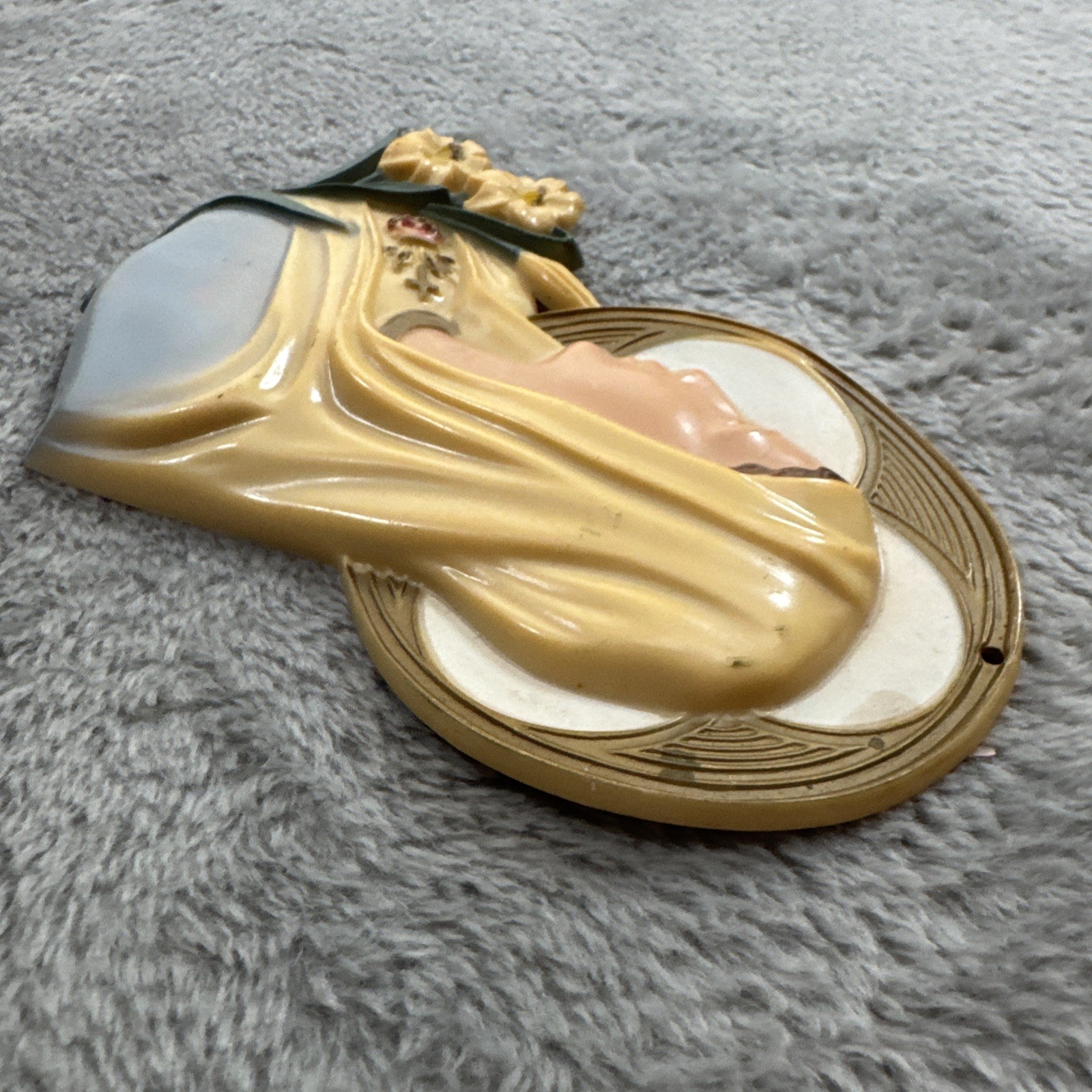 Vintage Hartland Plastics Virgin Mary w/Lilies Miniature Wall Plaque Catholic