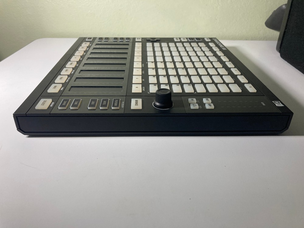 Native Instruments MASCHINE JAM Production & Performance MIDI Controller Used