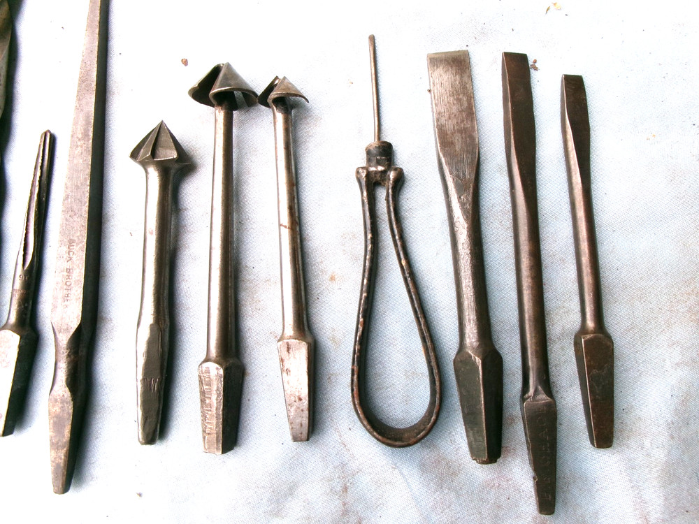 LOT OF 19 ASSORTED TWIST DRILL BITS - COUNTERSINKS - SCREWDRIVER BITS + MORE