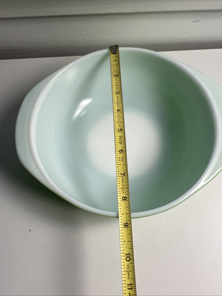 Pyrex Lime Green 2 quart round casserole baking dish #024 1953-1955