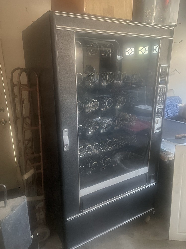 National Vending Machine 145 Black Compatible With CC Installation