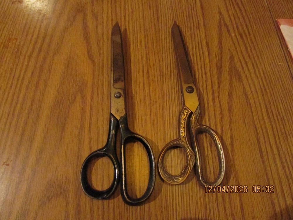 VINTAGE ANTIQUE SCISSORS