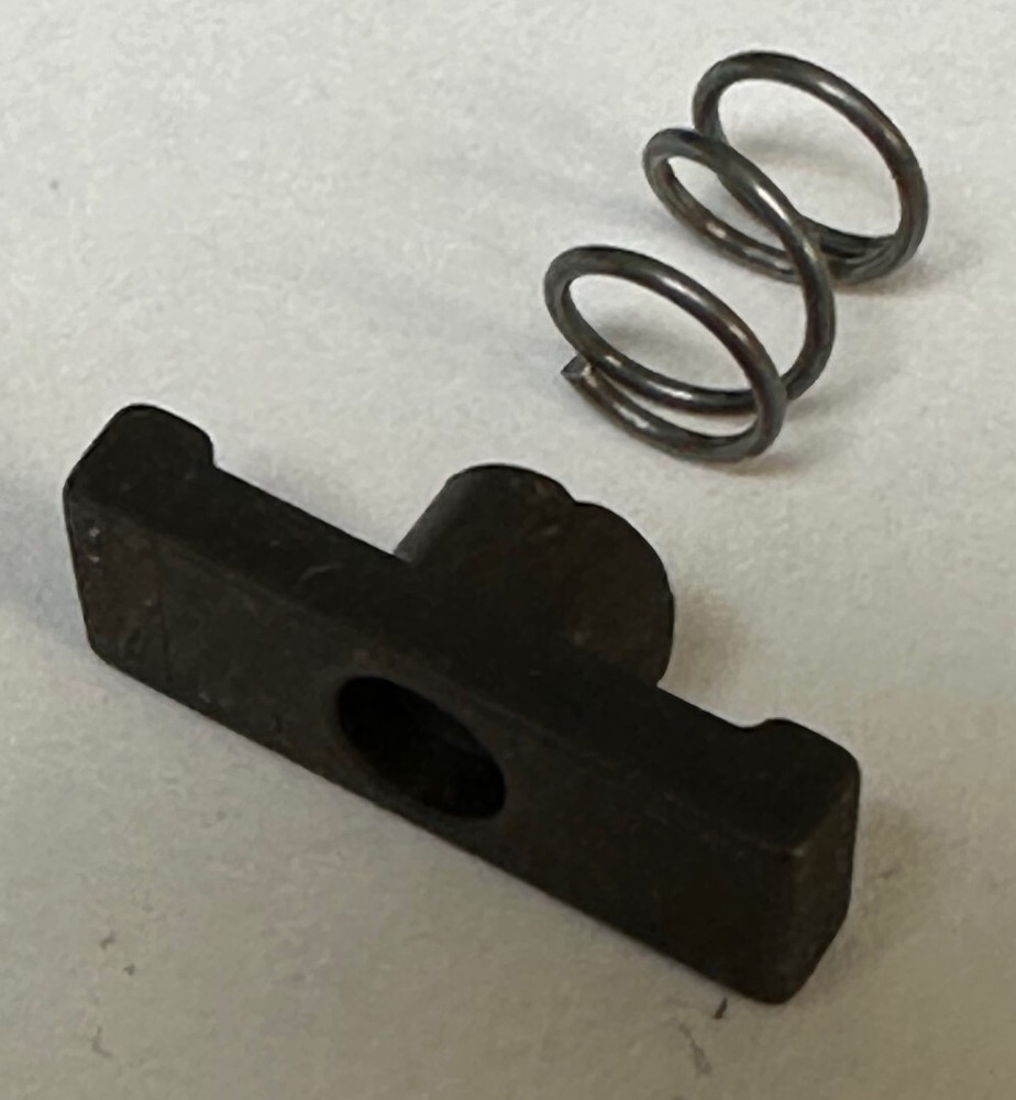 M1 GARAND EARLY WINDAGE KNOB LOCK BAR WITH SPRING.