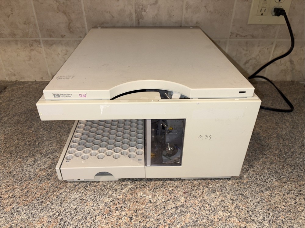 Hewlett Packard 1100 Series G1313A Autosampler / Powers up, initializes