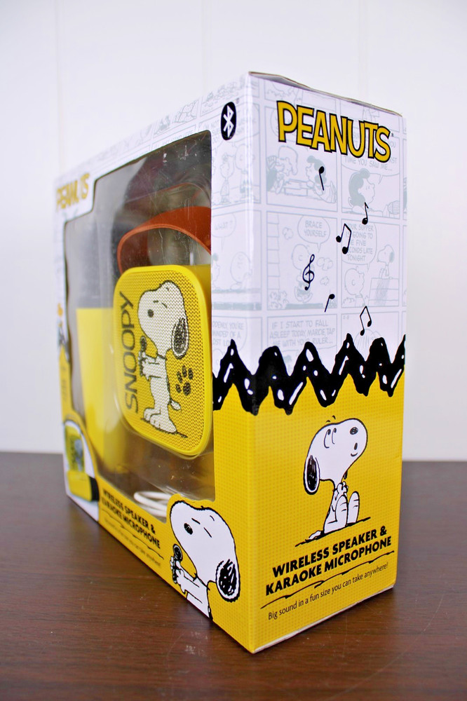 NEW Peanuts Snoopy Wireless Speaker & Karaoke Microphone Set Portable