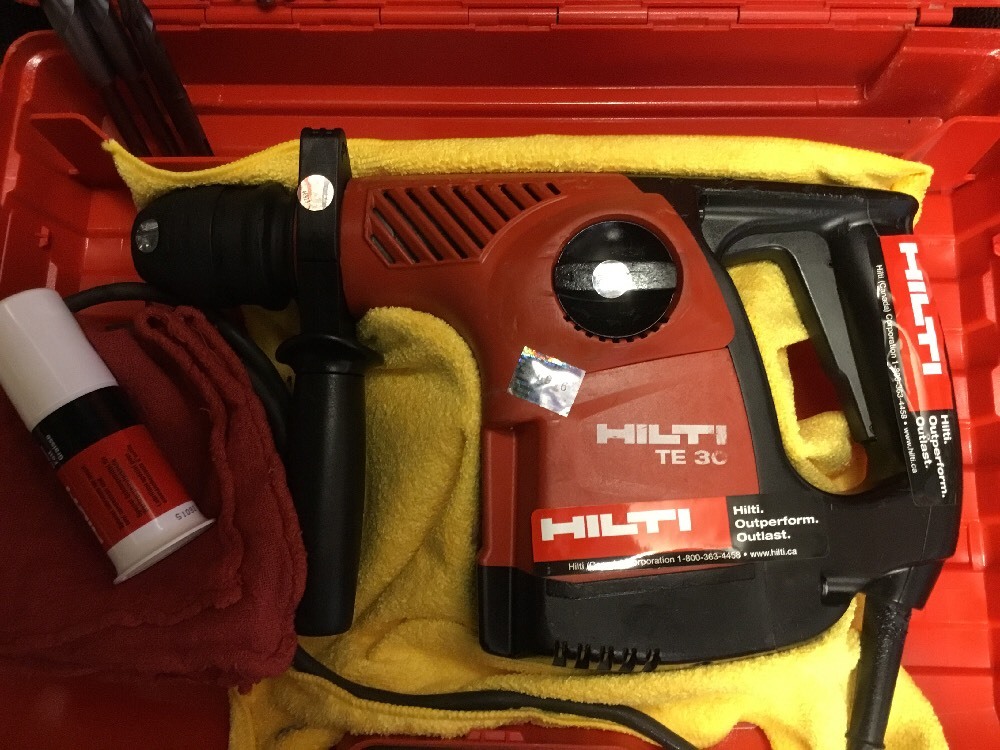 HILTI TE 30, PREOWNED , FREE ANGLE GRINDER, BITS, EXTRAS, FAST SHIP