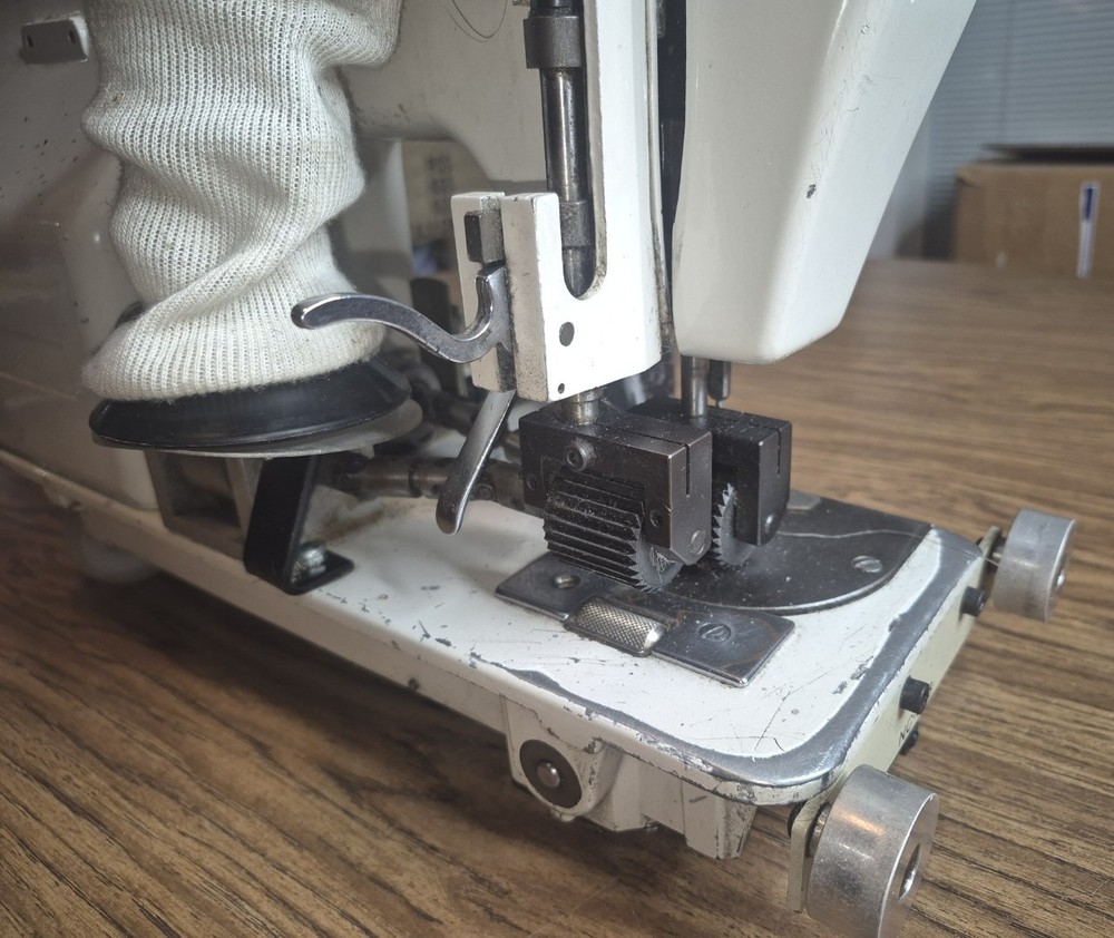 NC N-C CARPET BINDER SEWING MACHINE - MODEL PBT-A - WORKING