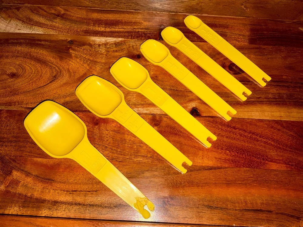 Vintage Tupperware Baking Egg Separator Melon Scoop 6 Nesting Measuring Spoons