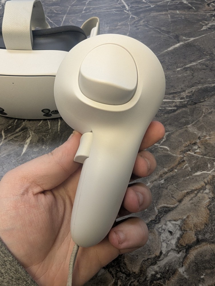 Meta Oculus Quest 3S - 128GB VR Headset with Controllers