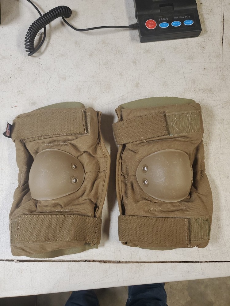 USMC Issue BPE Combat Elbow Pad Coyote Brown w/ Tan Shell Medium (D31)