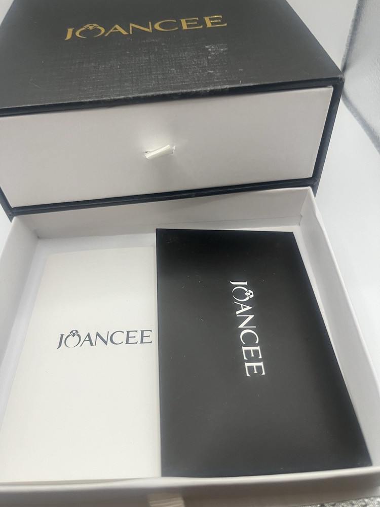 joancee empty Display And Ring box With Cleaning Cloth