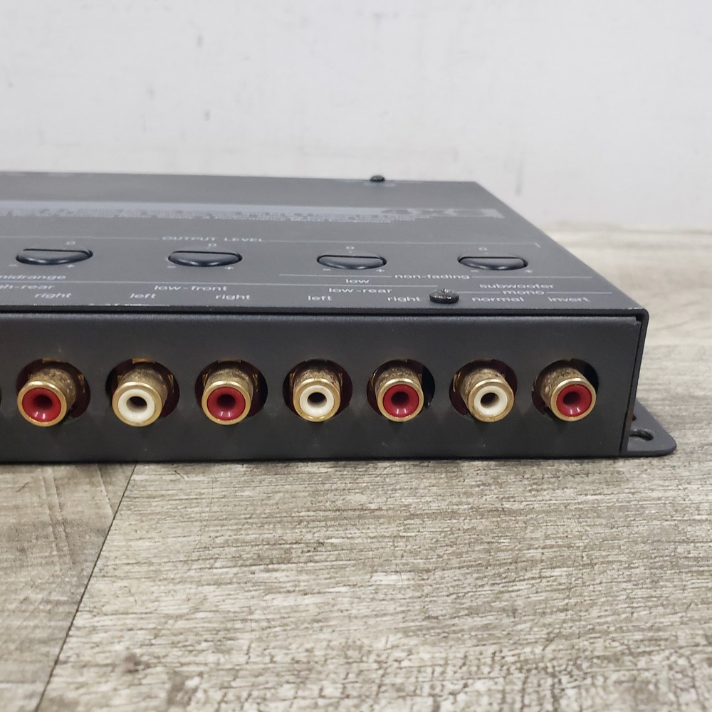 *SEE VIDEO* -Powers Up- AudioControl 4XS Programmable Electronic Crossover