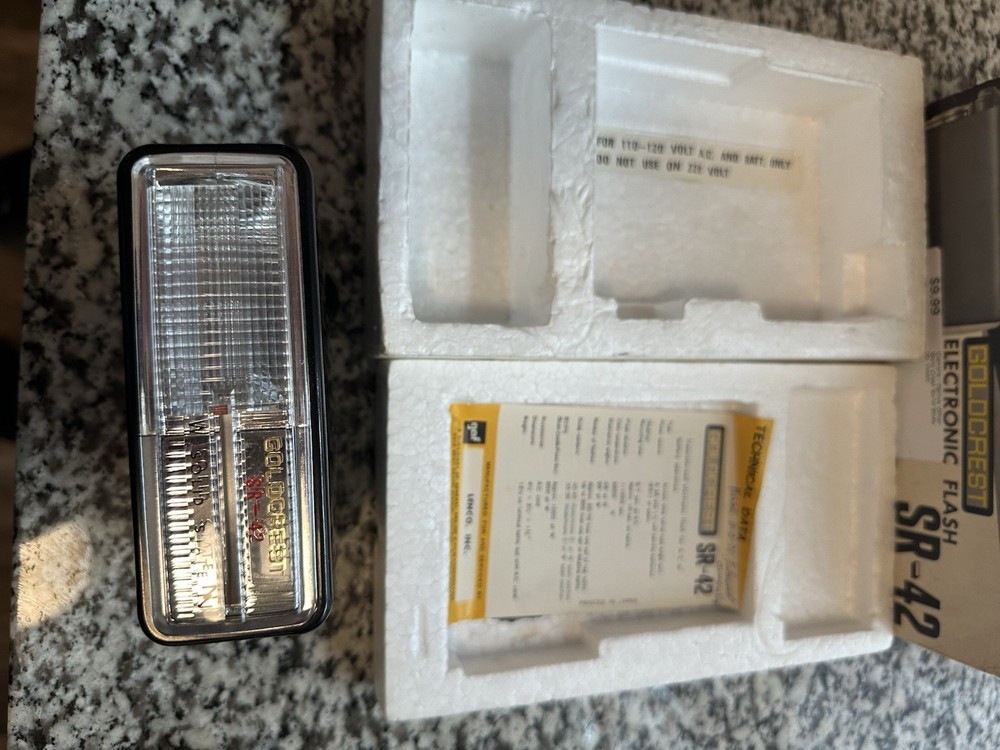 GOLDCREST SR-42 W Solid State ELECTRONIC CAMERA FLASH UNIT UNTESTED WITH BOX!