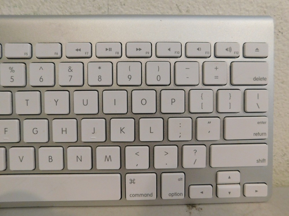 Apple Magic Keyboard Wireless Model A1314 - Works