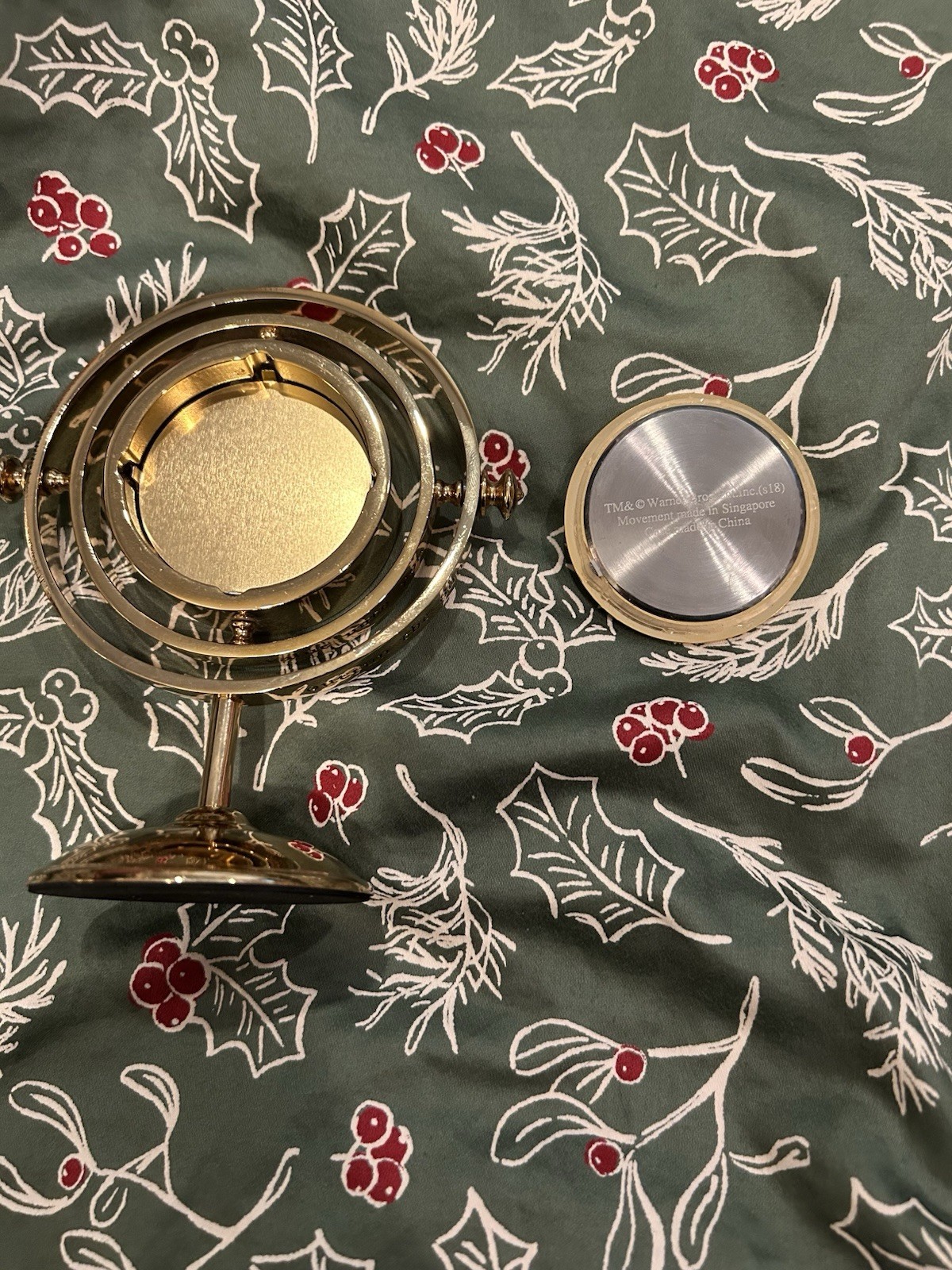 Pottery Barns Teen: Harry Potter Time Turner/Hour Glass clock