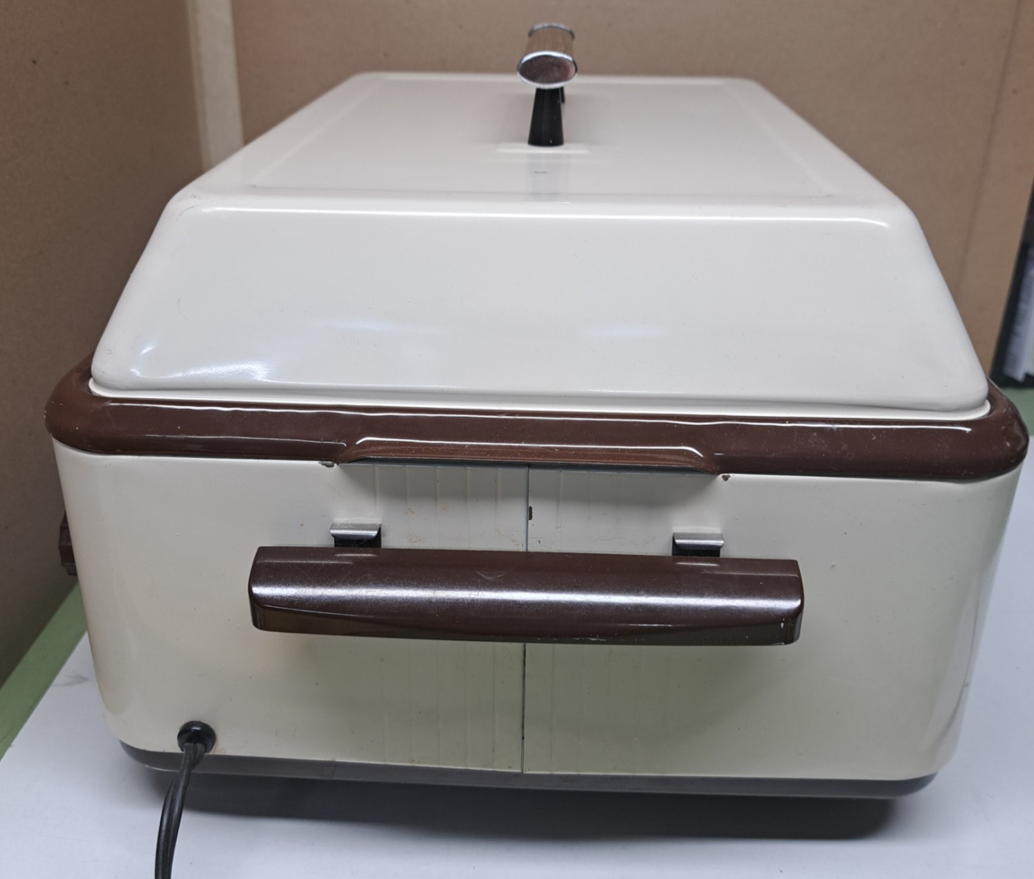 Vintage NESCO Natural Roaster Oven 12-Qt Mod4112 w/ 5-Piece Accessory Pyrex Rare