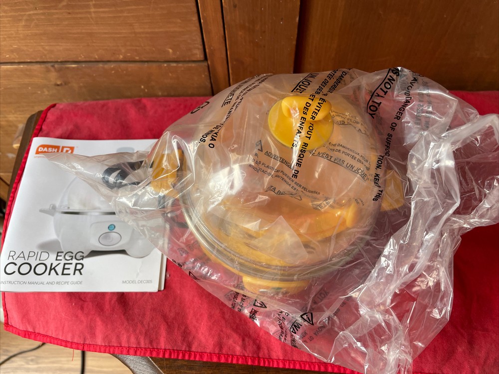 Dash Go Rapid Egg Cooker, Yellow New in Box