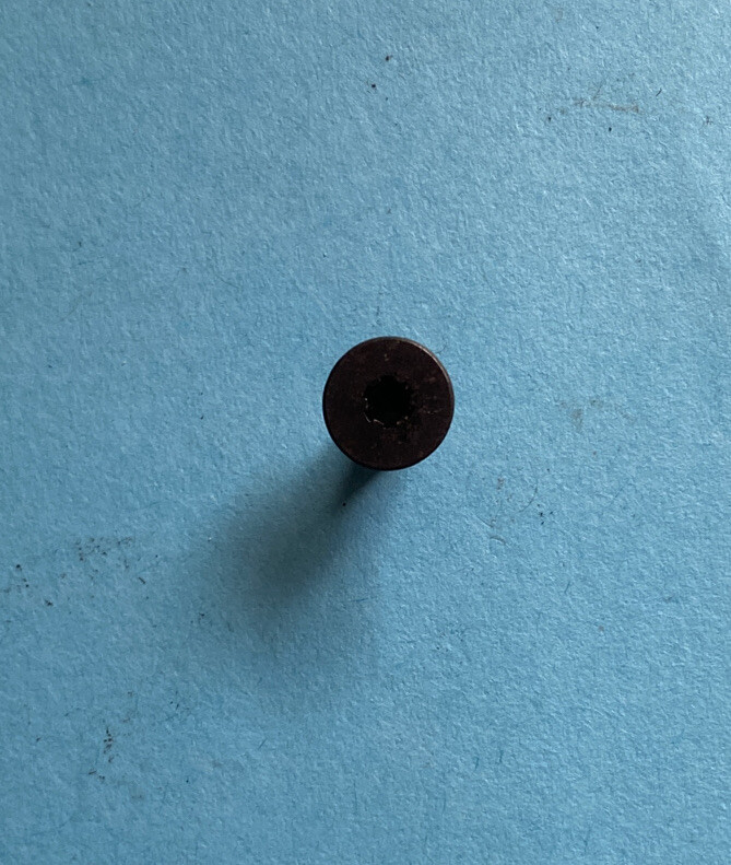 *NOS* # 32-SINGER-SCREW-FOR SEWING MACHINES*