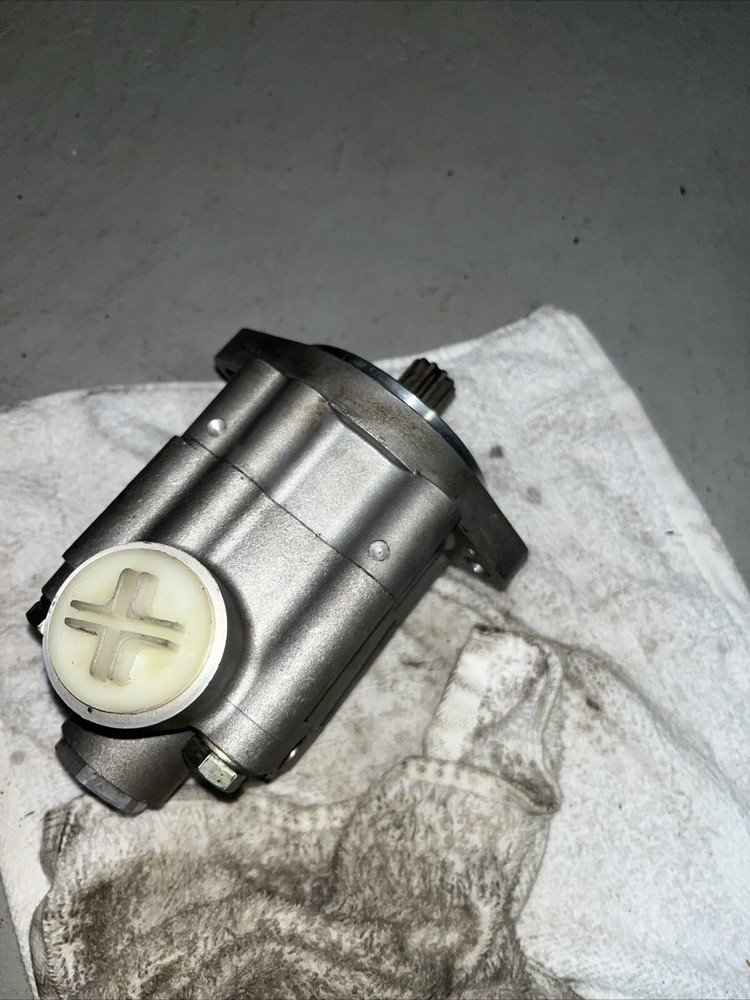 1663204C91 INTERNATIONAL POWER STEERING PUMP IXETIC LF73