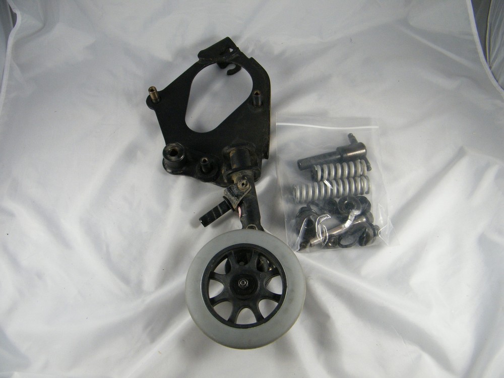 JAZZY SELECT POWER SCOOTER LEFT SIDE DRIVE MOTOR MOUNT, AXLE, BRACKET, SHOCKS