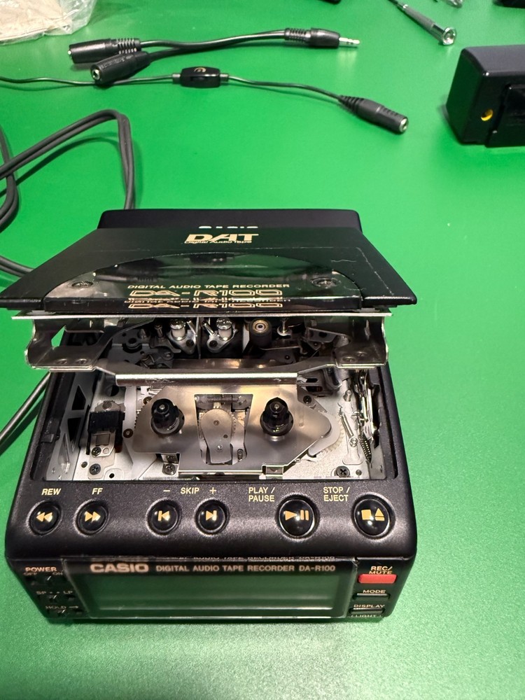 CASIO DA-R100 DAT Portable Recorder Player Very Rare with extras!