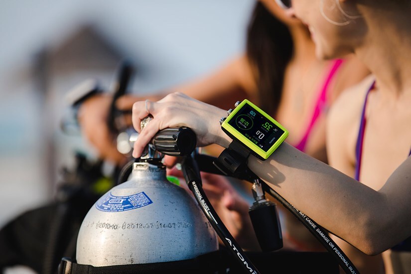 Suunto Eon Core Black Dive Computer with USB and Air Integration (SS022740000)