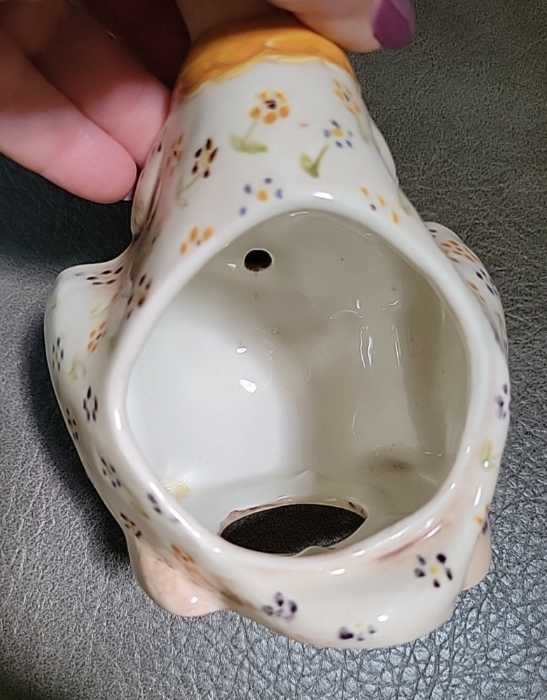 Unique Ceramic Kangaroo Knitting Yarn Holder 7" X 5" EUC