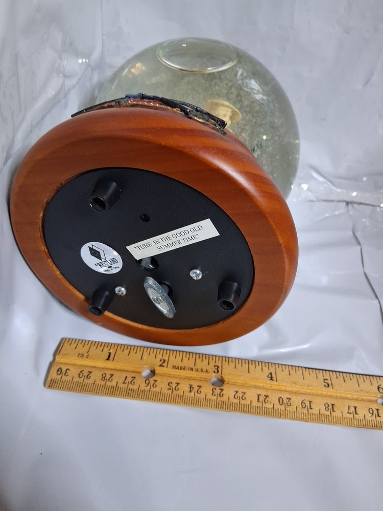 WESTLAND OLD WORLD GOLF SNOW GLOBE