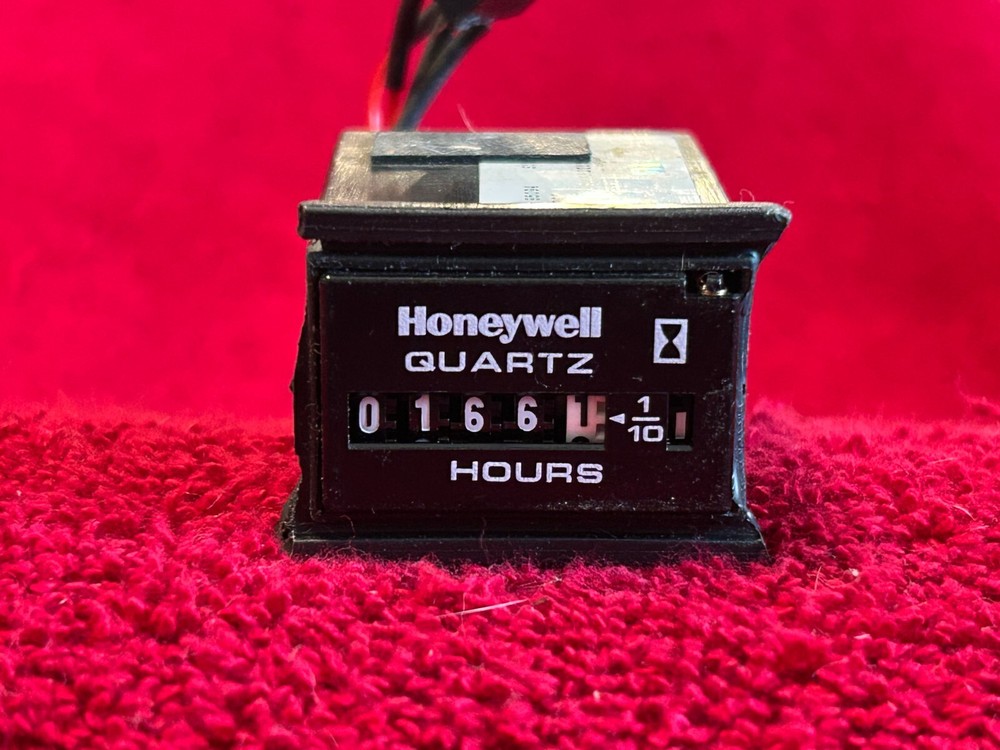 HONEYWELL 2" FLIGHT HOURS METER