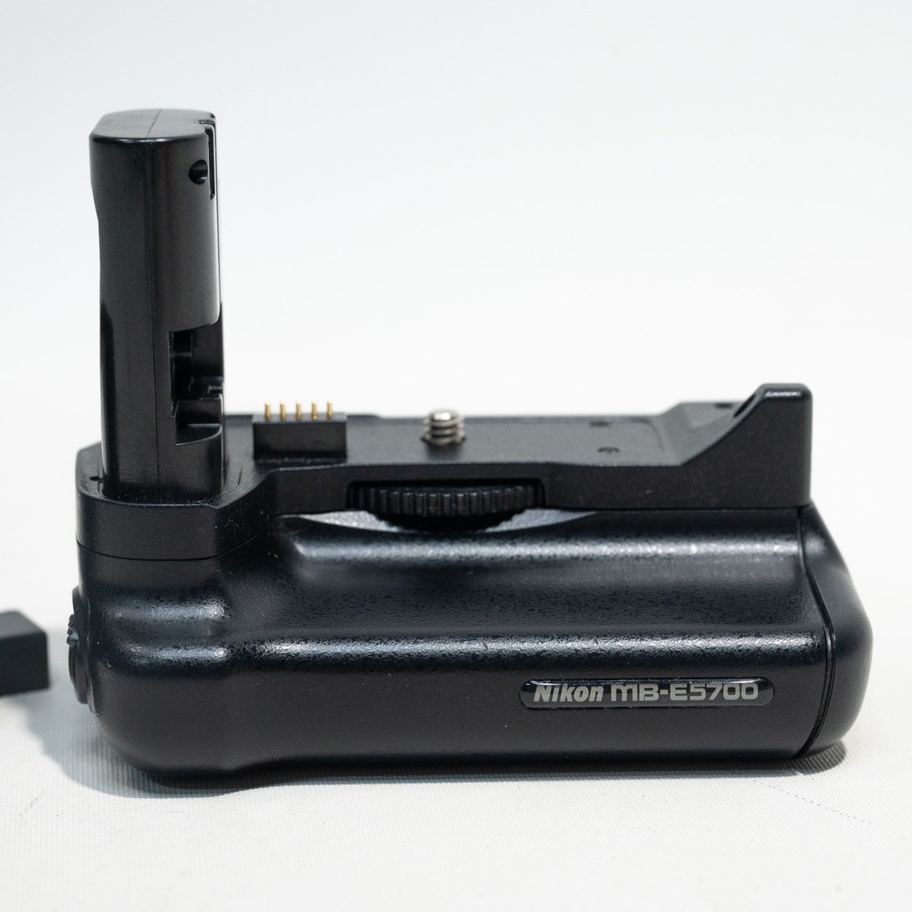 Nikon MB-E5700 Battery Pack Grip for Coolpix 5700 Camera - Excellent Tested!