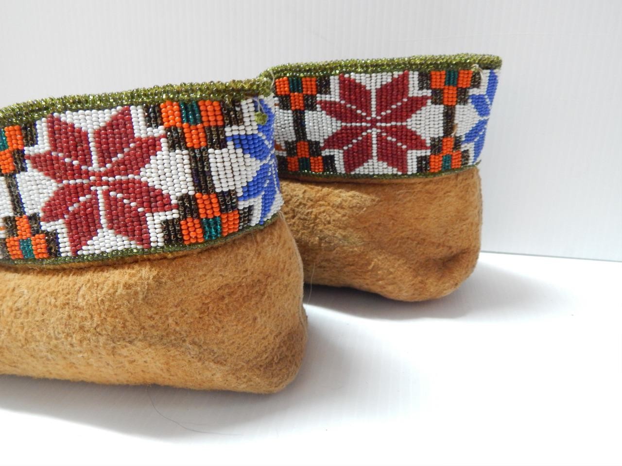VINTAGE 1930s CREE INDIAN BEADED MOCCASINS ON MOOSE HIDE - MINT - NVR WORN