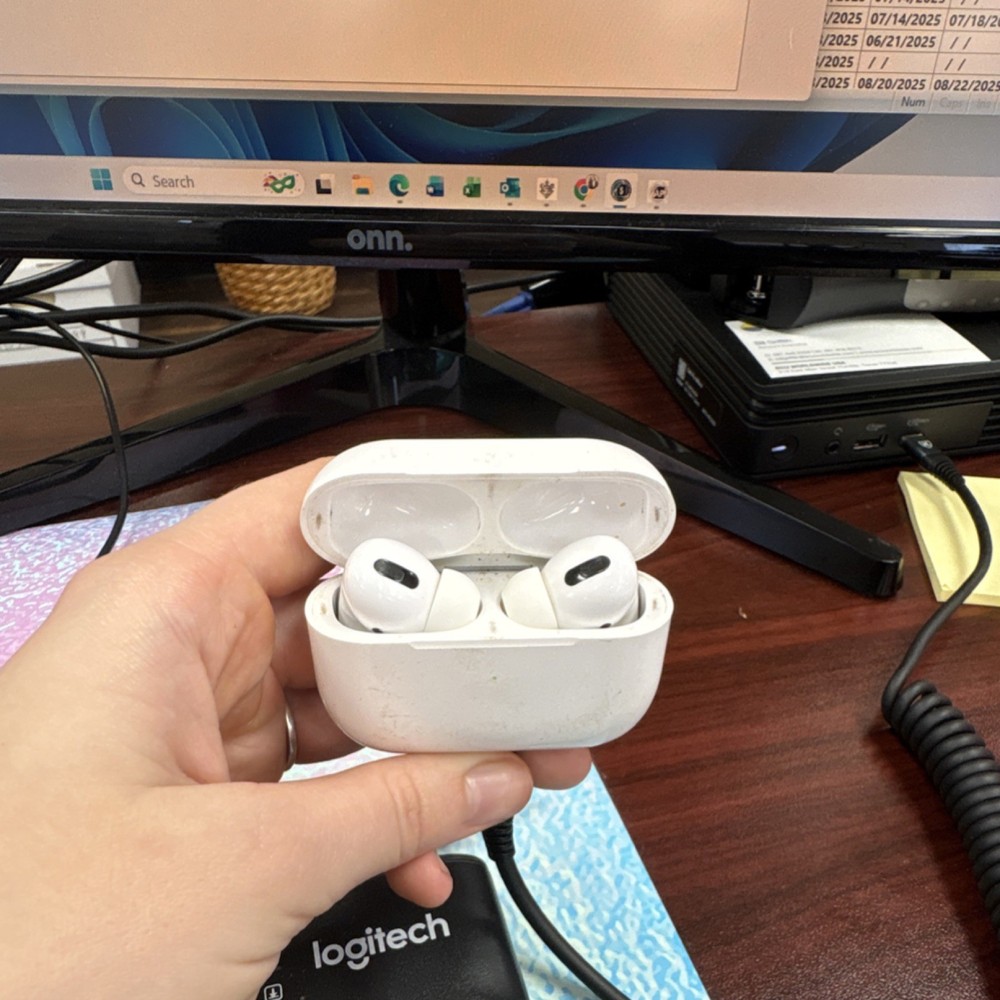 Apple AirPods Pro Wireless Bluetooth In-Ear Earbuds White with Charging Case