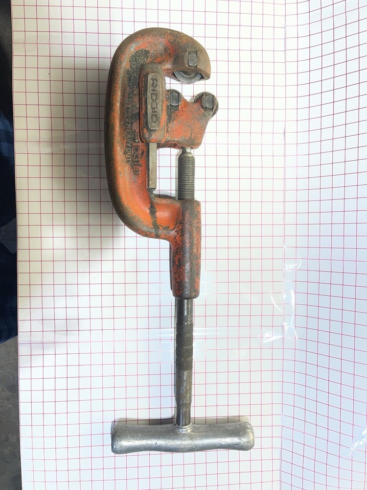RIGID HEAVY DUTY PIPE CUTTER 1/8"-2" PIPE CAPACITY RIDGE TOOL CO