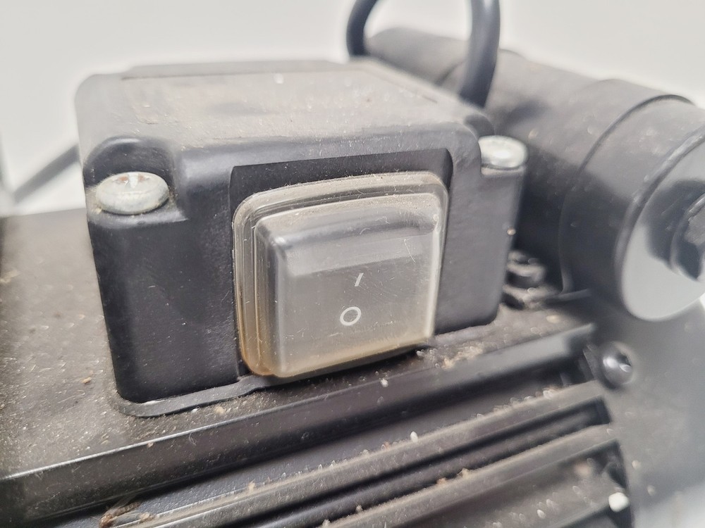 Pfeiffer Duo 2.5 Rotary Vane Vacuum Pump