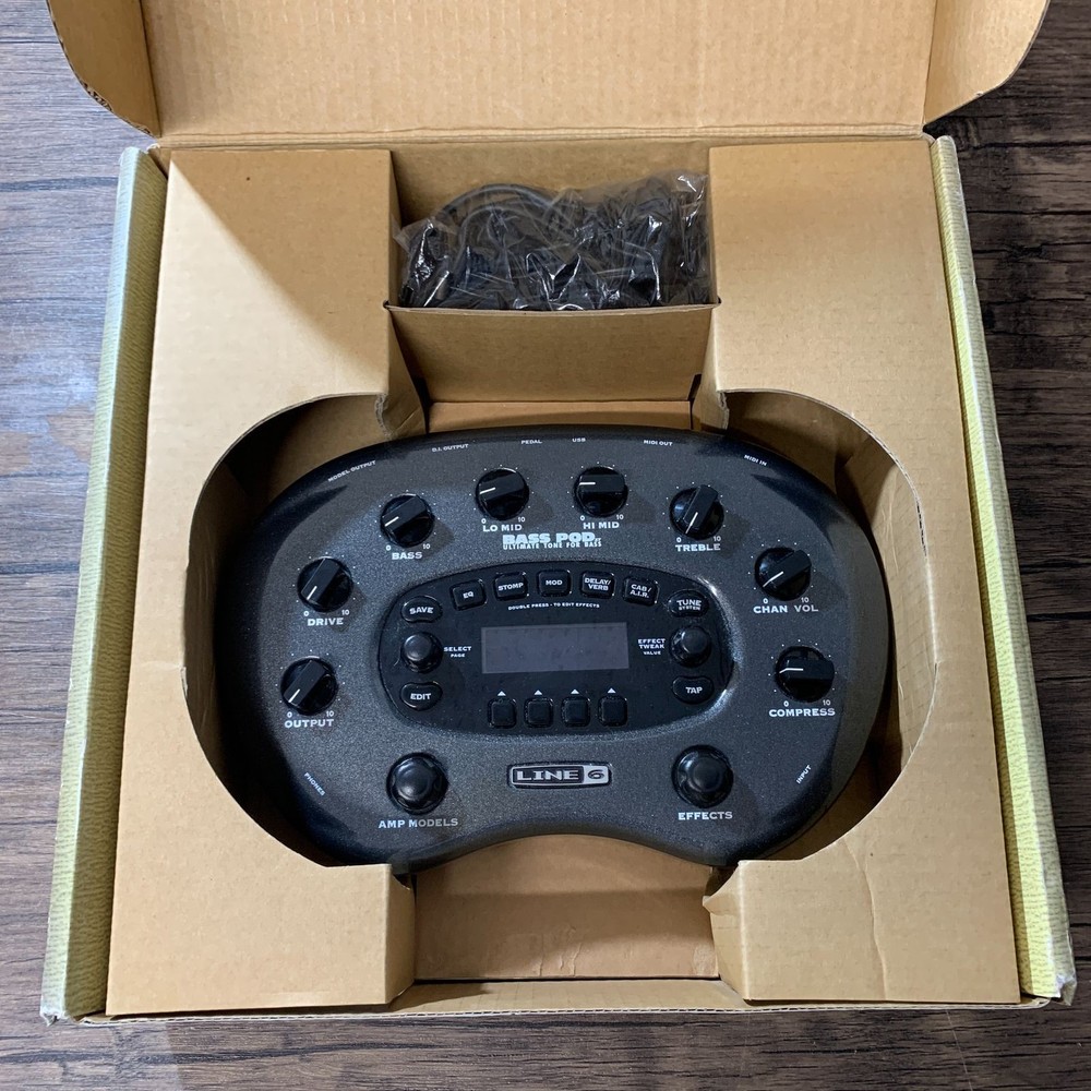 Line 6 BASS POD XT Multi-Effects Processor