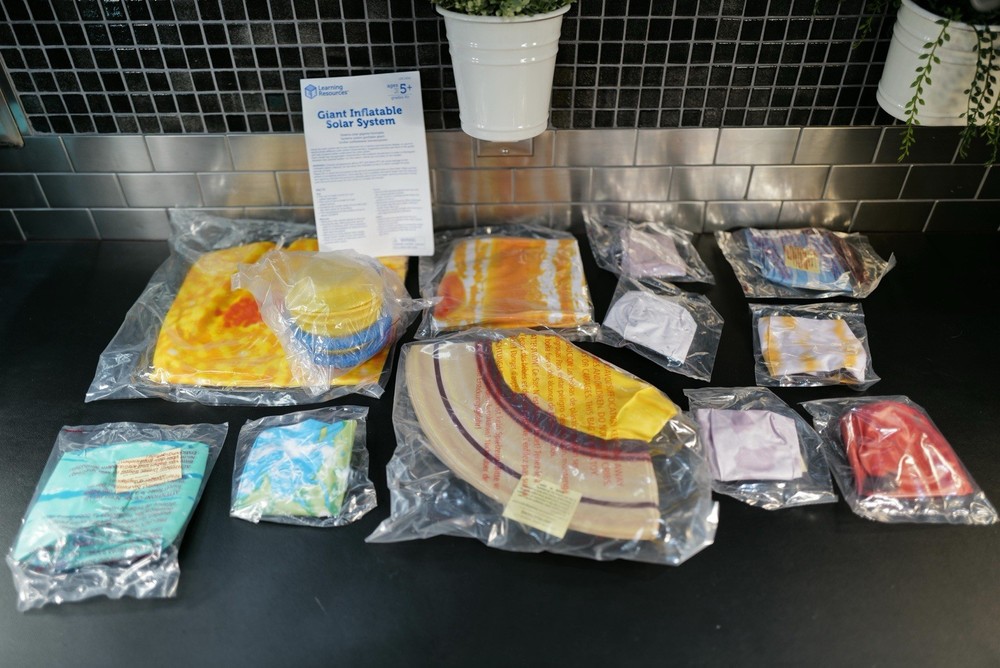 Learning Resources Giant Inflatable Solar System Classroom Set Pump Unused