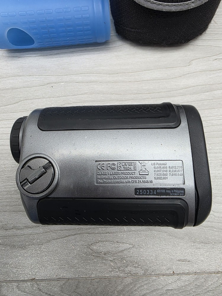 Bushnell ‎Tour V2 Golf Laser Rangefinder With Case Tested Needs Battery