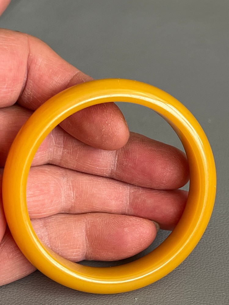 Vintage Yellow Bakelite Bangle 25gr. Tested