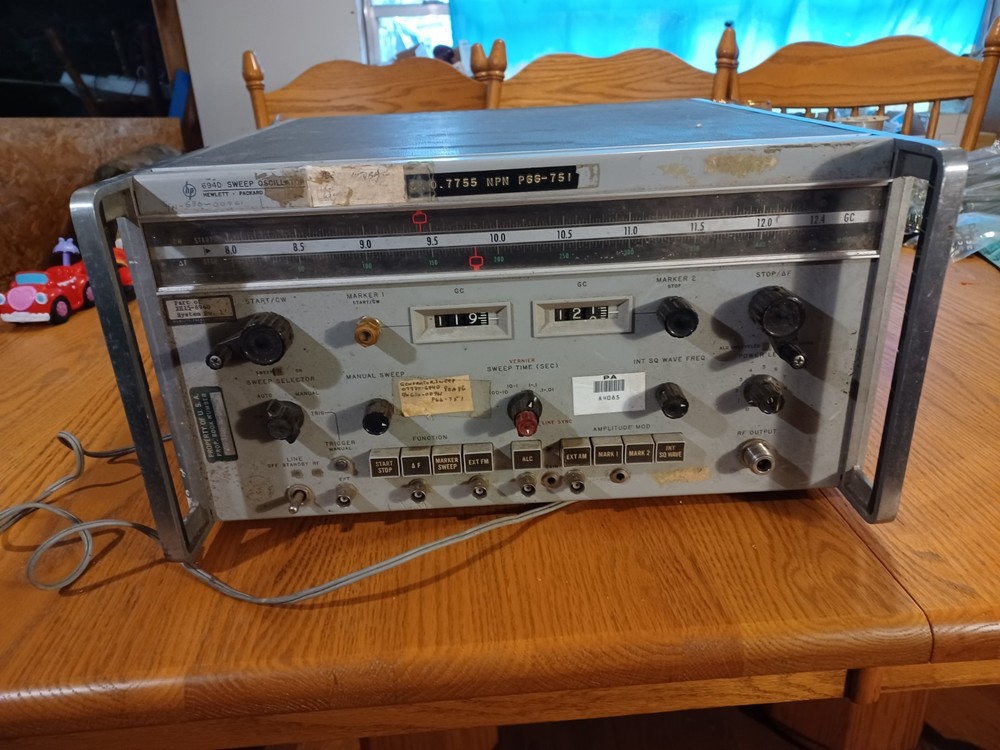 Hewlett Packard 694D Sweep Oscillator, Powers Up, Untested