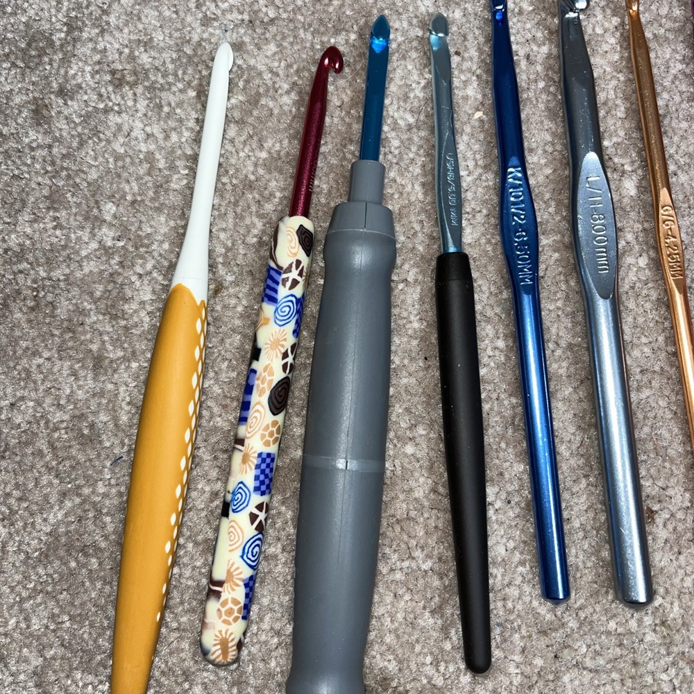 Mixed Lot Of Crochet Hooks Needles
