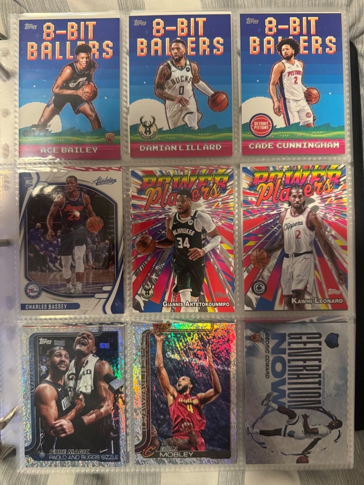 Binder of 900 Sports Cards (includes some numbered, Mostly based)