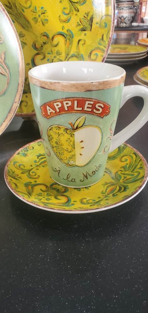 One) Vintage Oneida Ala Mode Collection 4pc Place Setting ~Apples~