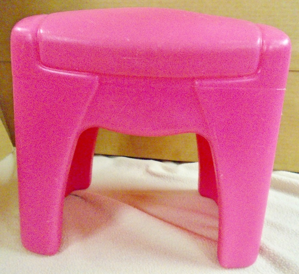 PINK STOOL FOR VANITY (E)