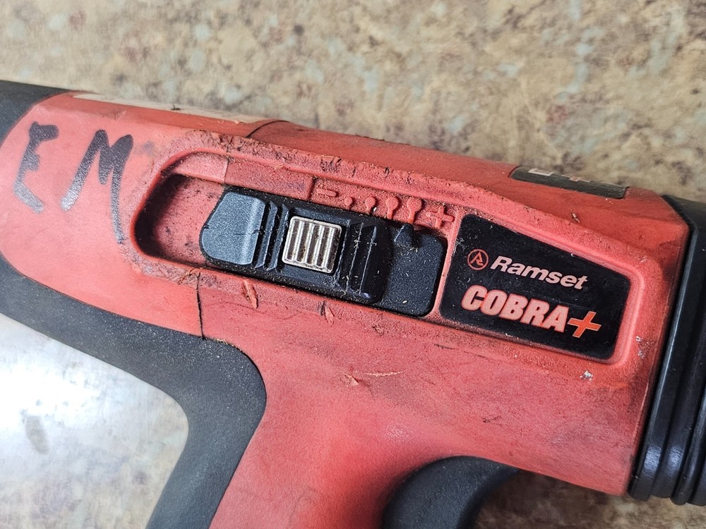 Ramset Cobra Plus .27 Caliber Semi Auto Powder Actuated Tool Pre-owned w/ Case