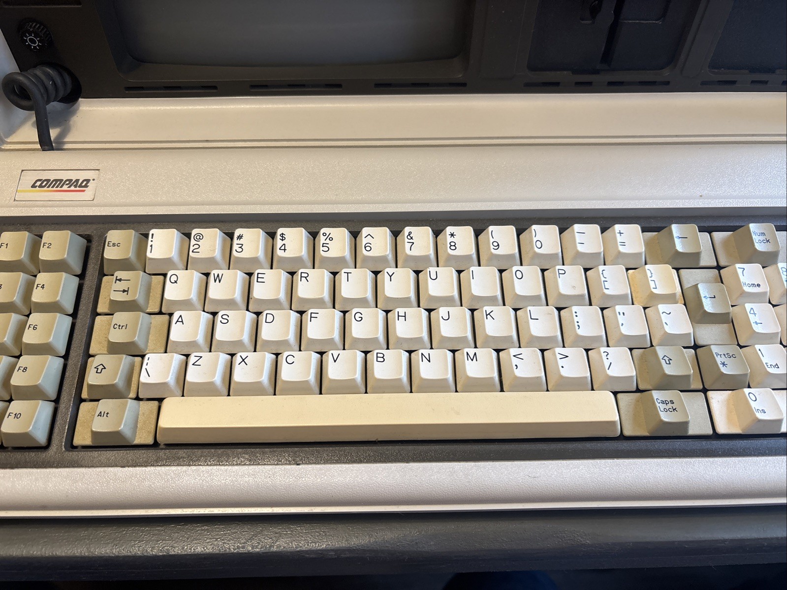 Vintage Compaq Portable Model 101709 Computer. Powers On. As Is.