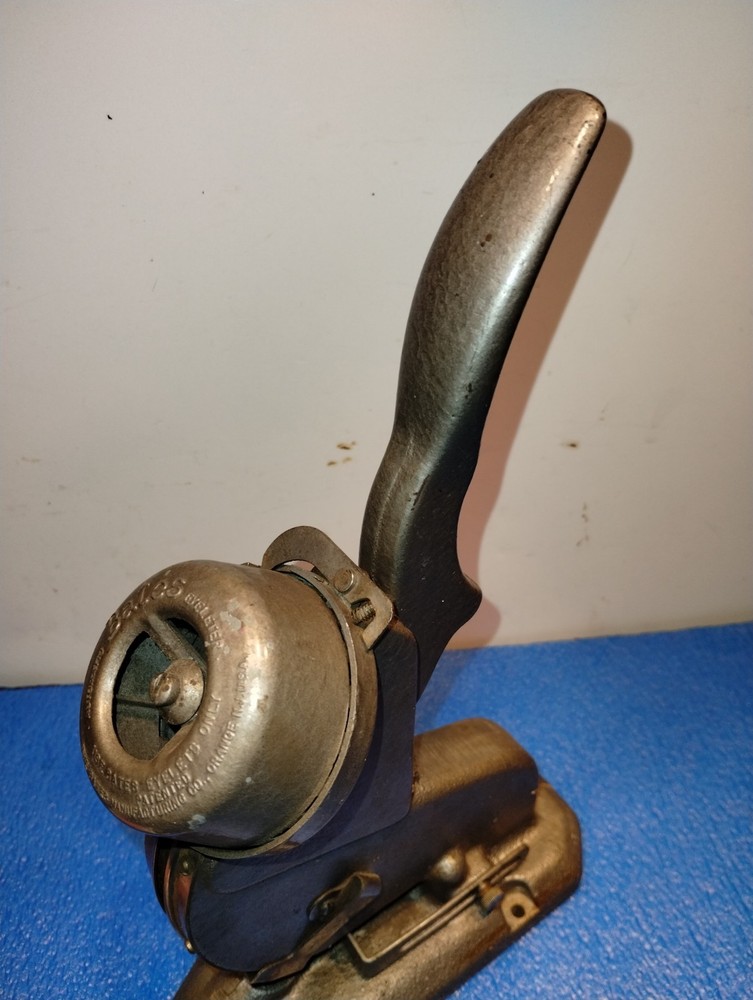 VTG Bates Eyelets Automatic Eyeleter Hand Press Punch Press Tool w/ Some Eyelets