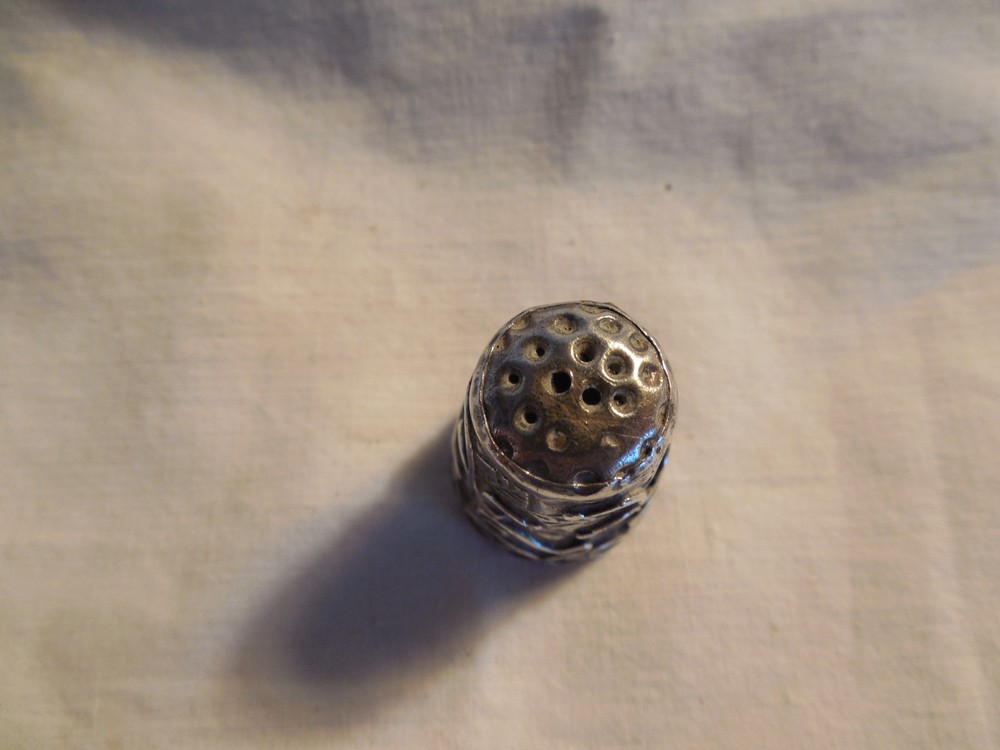 Vintage Taxco sterling silver thimble leaf design