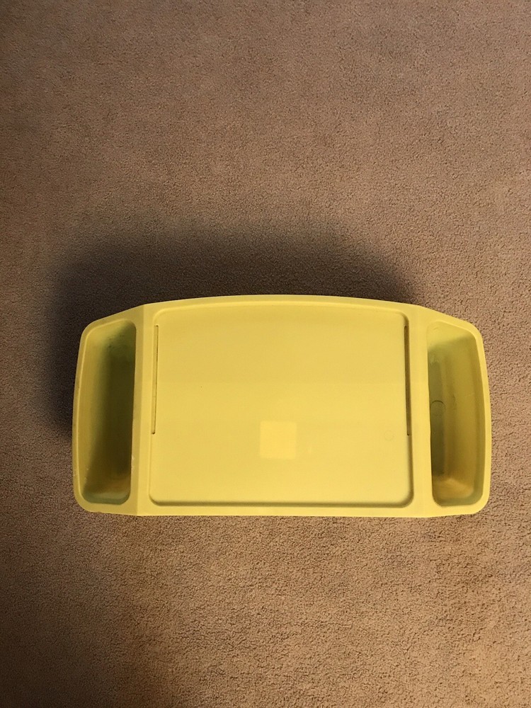 Children’s Light Green Desk - EUC - Pick Up Only!