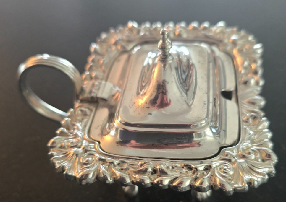 Vintage Lidded Silver Plated Clam Shell Condiment/Salt Dish With Spoon
